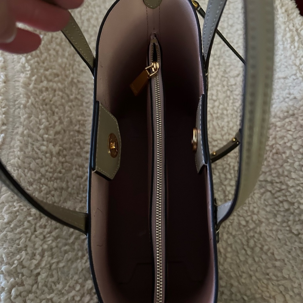 Kate Spade KC925 Bleecker Saffiano
Leather Medium Crossbody Tote Timeless - Picture 4 of 4